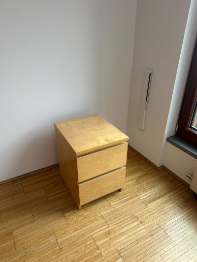 noční stolek Ikea