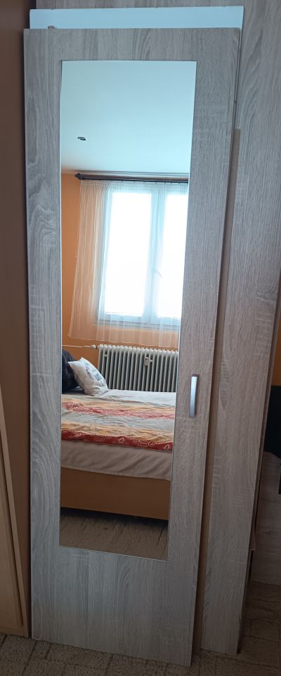 Daruji rozloženou skříň na náhradní díly