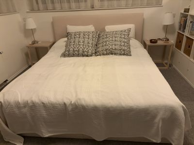 Manželská postel 200x180. Bez povleceni a nocni stolky
