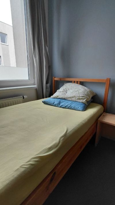 Dřevěná postel IKEA i s matrací