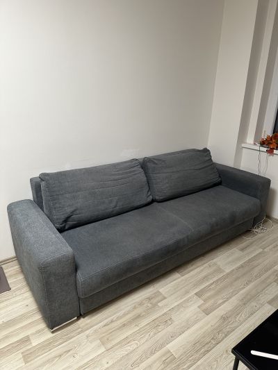 Rozkládací gauč s úložným prostorem