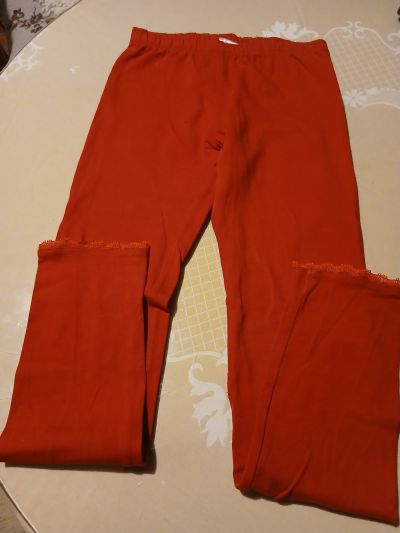 červené legina zdobené 128