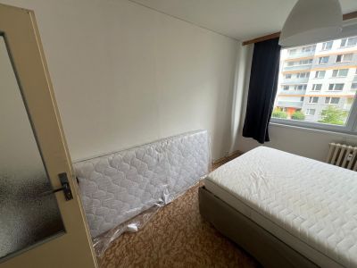 Postel s matrací