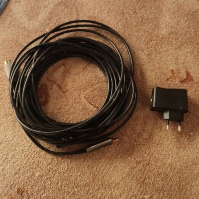 dlouhy hdmi kabel a nabijecka