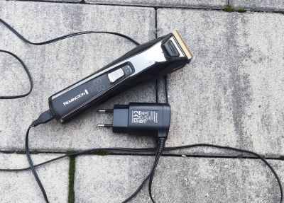 Stříhací strojek Remington.