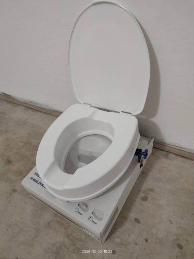 Nástavec na WC s upevněním a víkem