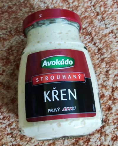 Křen. Prošlý, ale neotevřený a skladovaný v chladu.