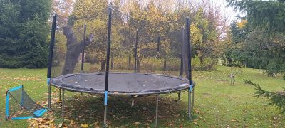 Zahradní trampolína, průměr asi 4,3m