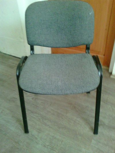 Židle s kovovým základem