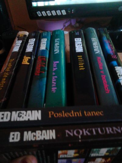 Daruji knihy : detektivky ED MCBAIN