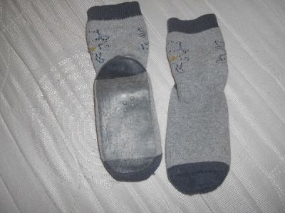 Daruji ponožky s protiskluzových chodidlem
