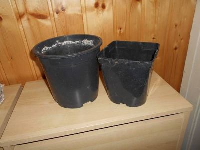 2 květináče plast