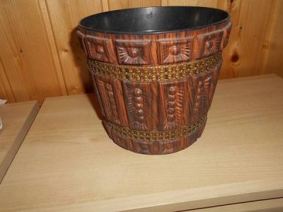 Plastový kryt na květináč - napodobenina dřeva