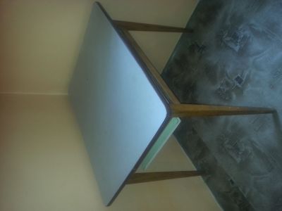  stůl kuchyňský s poličkou 