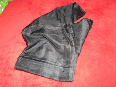 Hedvábný černý retro šátek