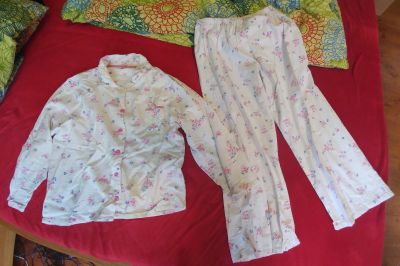 Dvě flanelová pyžama M a XL