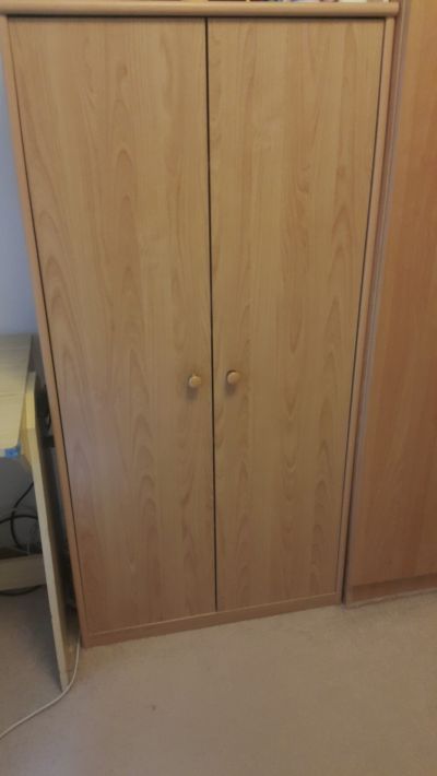 Za odvoz světlá skříňka s poličkama, Ostrava