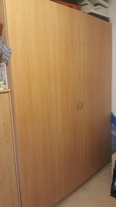 Za odvoz nástěnná světlá skříň, s policemi, Ostrava