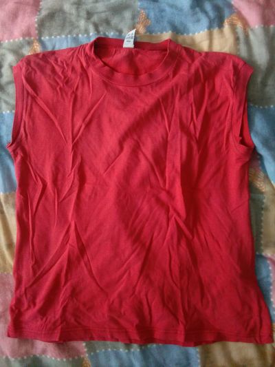 Červené tričko 164