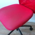 Červená kancelářská židle z IKEA