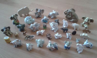 Daruji sbírku různých figurek slonů 