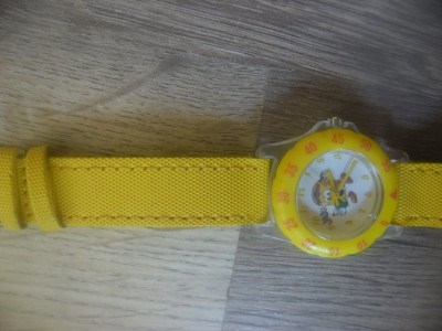 druhé žluté hodinky