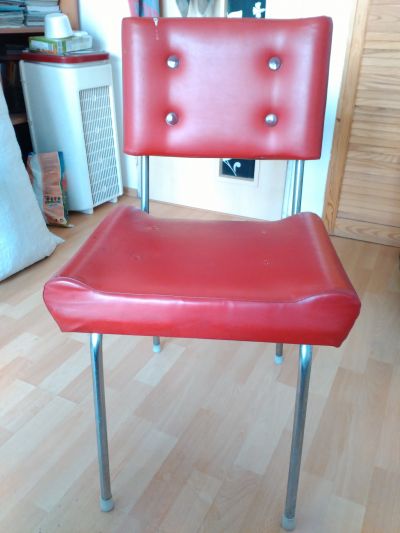 Polstrovaná židle