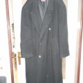 Tmavě černý flauš kabát pánský 
