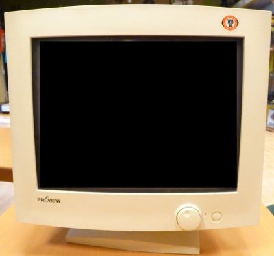 Plne funkcni 17" CRT monitor