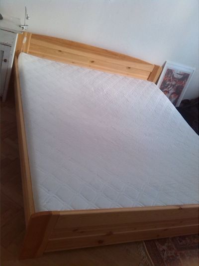 Manželská postel - dvojlůžko s roštem a matrací