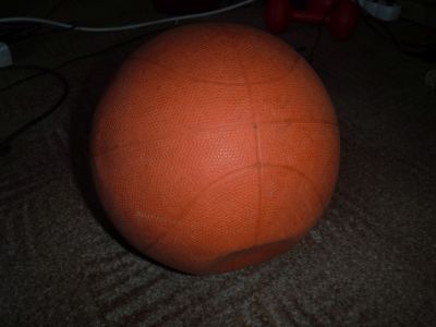 Daruji basketbalový míč.