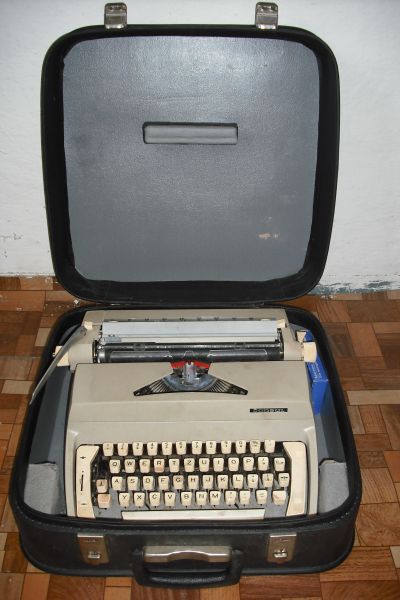 Funkční psací stroj Consul