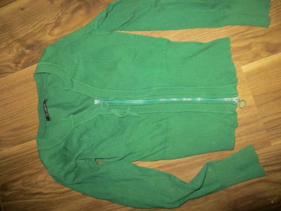 Zelený svetr S/M nošený