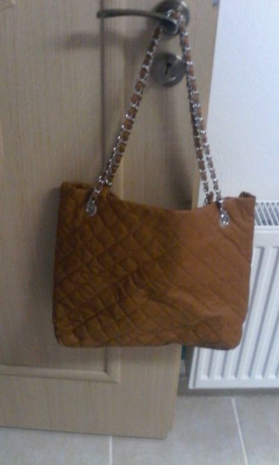 daruji novou koženkovou kabelku