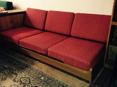 Sofa s uloznym prostorem