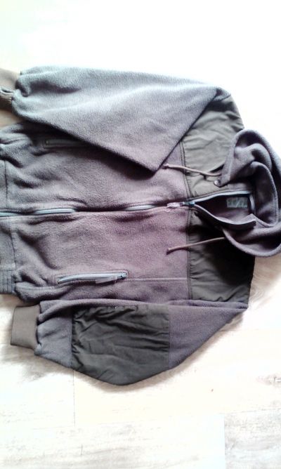 Vojenská khaki bunda