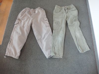 Dvoje kalhot číslo 122-128, unisex a holka
