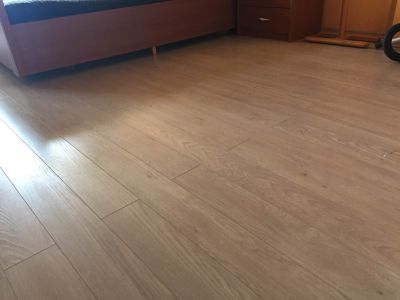 LAMINATOVA PLOVOUCI PODLAHA ZA ODVOZ/ NEPOSKOZENA/25M2