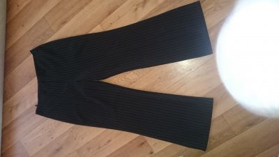 Černé kalhoty s proužkem velikost 40/42