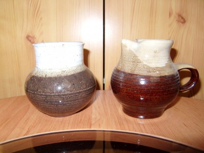 2 keramické nádobky.