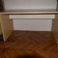 Ssvětlý psací stůl IKEA