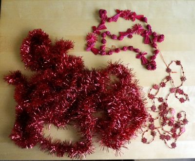 Červená sada vánočních ozdob - řetězy