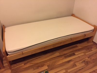 Daruji postel s roštem a matrací