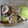 Spousta různého nádobí a vybavení (převážně) do kuchyně