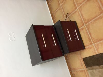 postel a 2 noční stolky