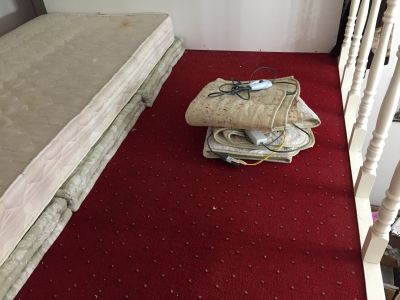 Postel s matrací 190 x 85, matraci 200x90 a nahřívací podlož