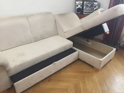 Rohová sedačka rozkládací s úložným prostorem