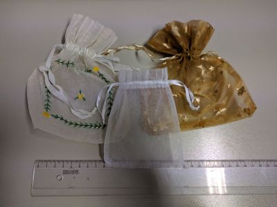 Látkové pytlíčky, např. na dárky