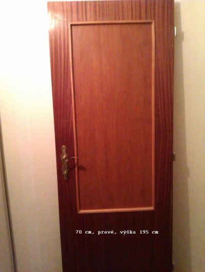 Interierové dveře šířky 70 cm, pravé 