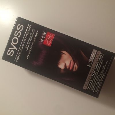 Tmavě fialová barva na vlasy Syoss